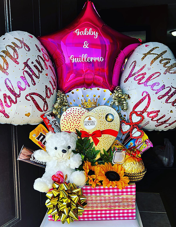 Balloon-Artist-in-Dallas-Personalized-Surprise-Boxes-Marian-Balloons-Gifts