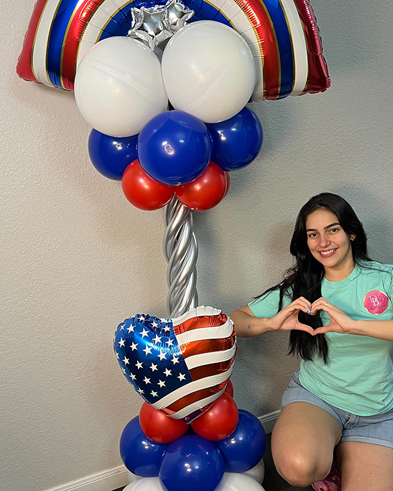 Balloon-Artist-in-Dallas-Classical-Column-Marian-Balloons-Gifts
