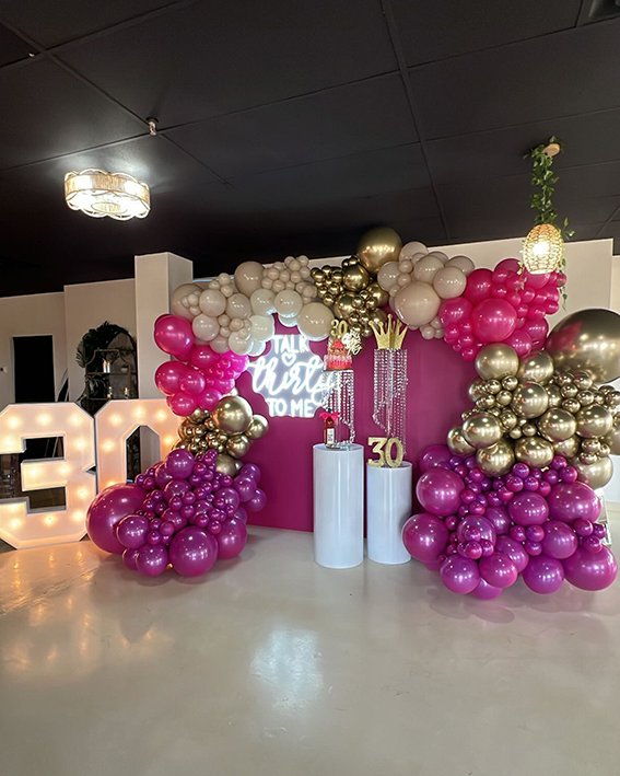 Balloon-Artist-in-Dallas-Decoration-(Gold)-Marian-Balloons-Gifts