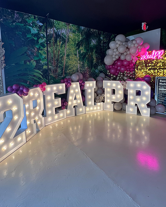 Balloon-Artist-in-Dallas-Marquee-Numbers-(Rental)-Marian-Balloons-Gifts